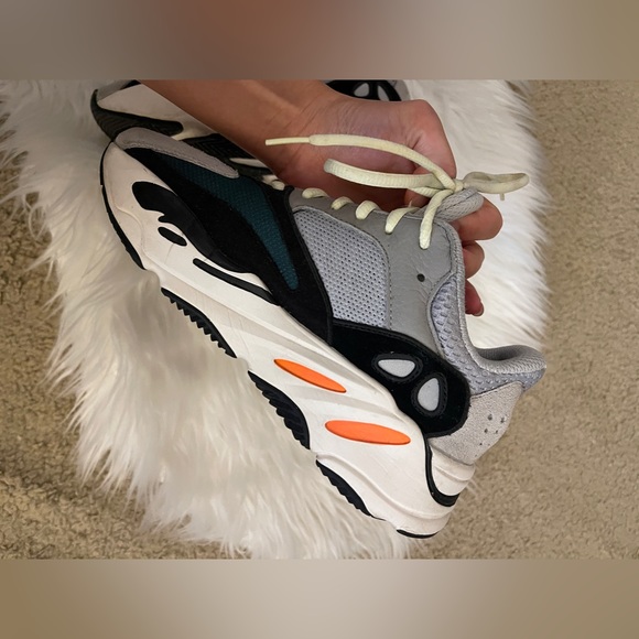 Adidas YEEZY Boost 700 Wave Runner - Picture 6 of 9
